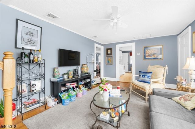 128 Main St, Lebanon Boro, NJ 08833