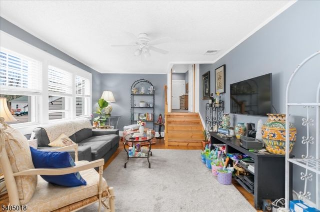 128 Main St, Lebanon Boro, NJ 08833