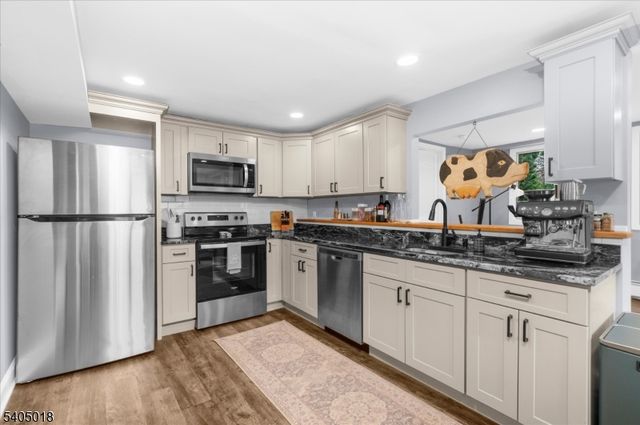 128 Main St, Lebanon Boro, NJ 08833