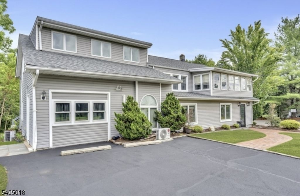 128 Main St, Lebanon Boro, NJ 08833