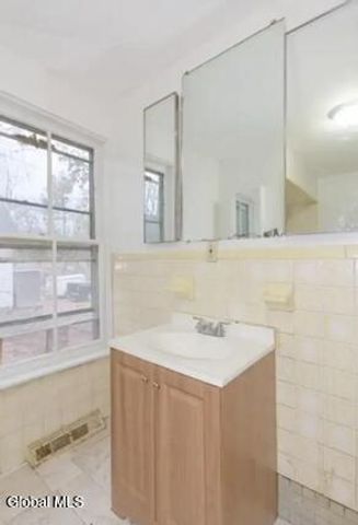 565 Nott Street, Schenectady, NY 12308