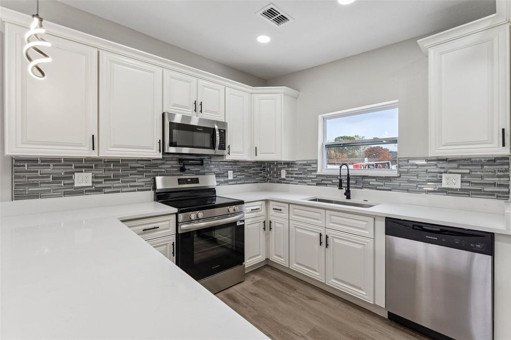 Image 4 of property listing at 5738 YUCATAN DRIVE, Orlando, FL 32807