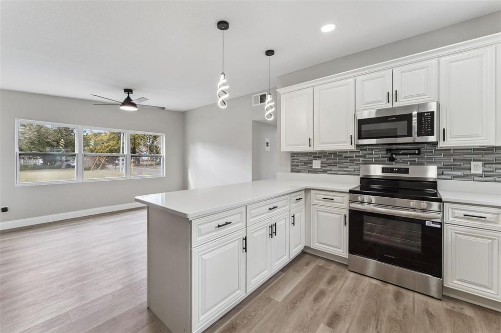 Image 5 of property listing at 5738 YUCATAN DRIVE, Orlando, FL 32807