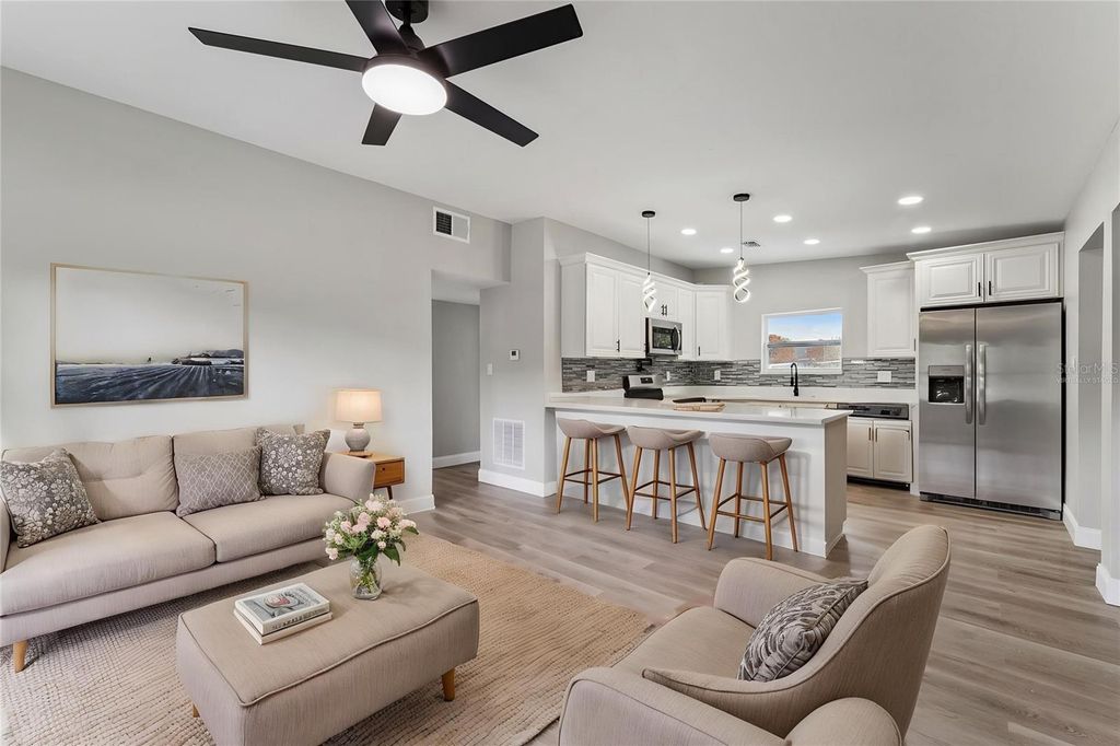 Image 9 of property listing at 5738 YUCATAN DRIVE, Orlando, FL 32807