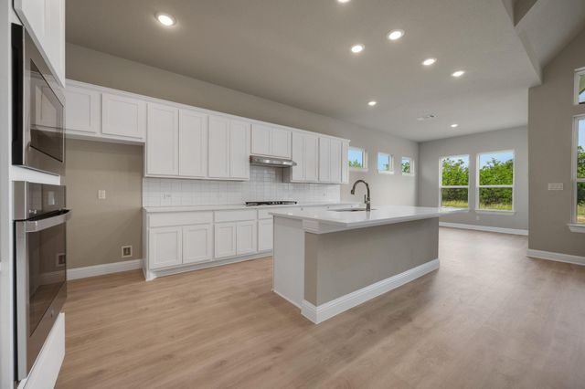 100 Northcrest DR, Liberty Hill, TX 78642