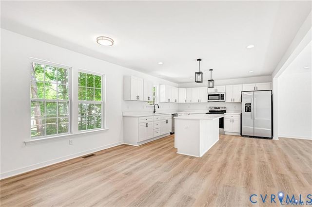 120 W New Providence Dr, Ruther Glen, VA 22546