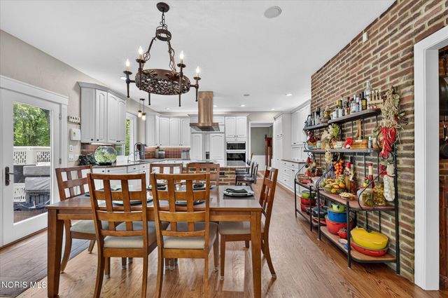 11344 Monclova Road, Monclova, OH 43542
