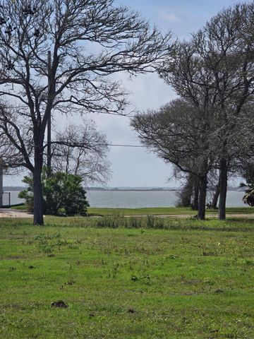 134 Heron Inlet S, Baytown, TX 77523