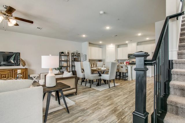 935 Ponds Edge Lane, Euless, TX 76040