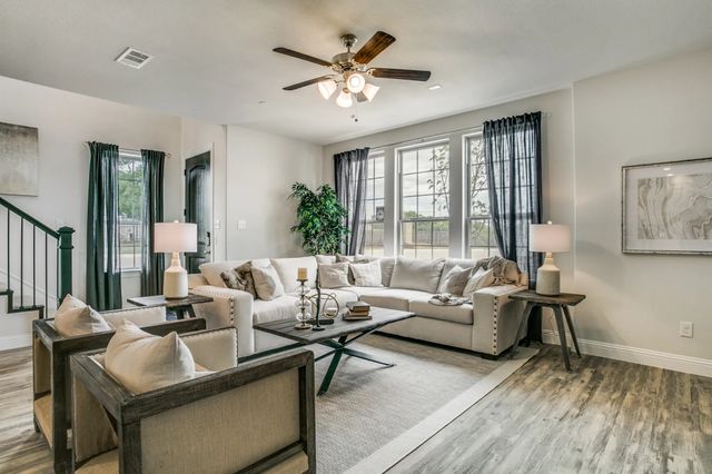 935 Ponds Edge Lane, Euless, TX 76040