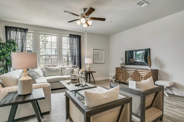 935 Ponds Edge Lane, Euless, TX 76040