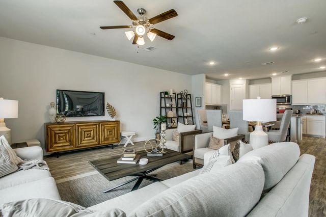 935 Ponds Edge Lane, Euless, TX 76040