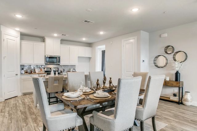 935 Ponds Edge Lane, Euless, TX 76040