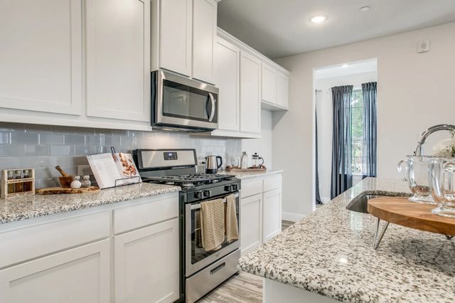 935 Ponds Edge Lane, Euless, TX 76040