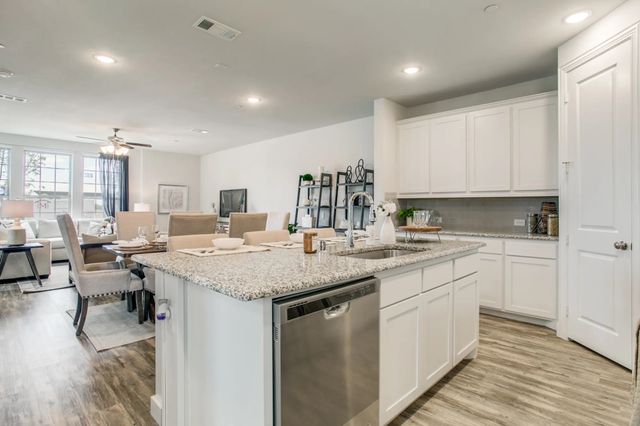 935 Ponds Edge Lane, Euless, TX 76040
