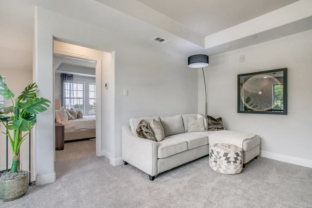 935 Ponds Edge Lane, Euless, TX 76040