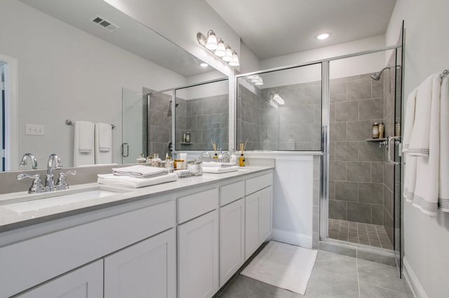935 Ponds Edge Lane, Euless, TX 76040