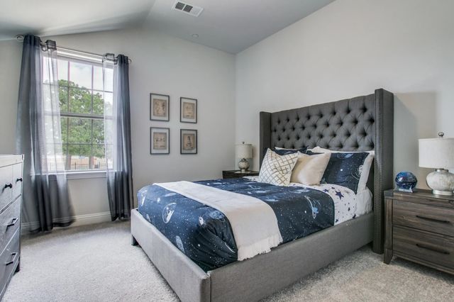 935 Ponds Edge Lane, Euless, TX 76040