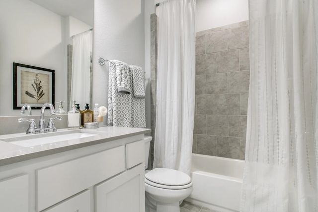 935 Ponds Edge Lane, Euless, TX 76040