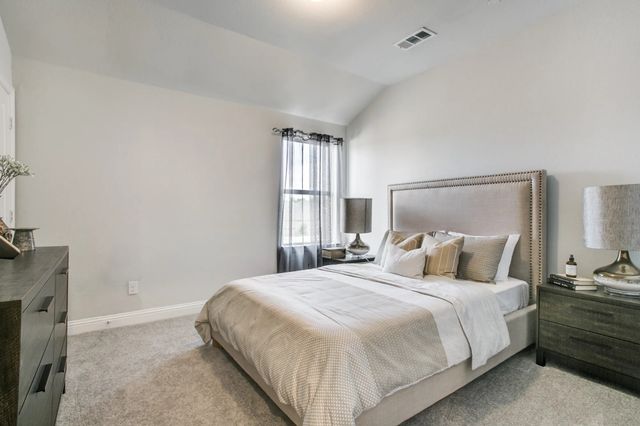 935 Ponds Edge Lane, Euless, TX 76040