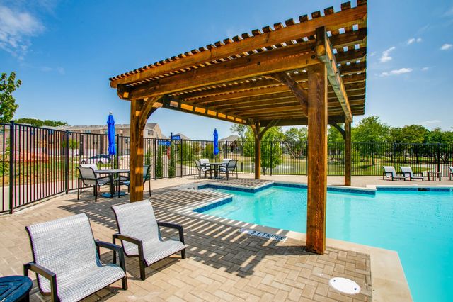 935 Ponds Edge Lane, Euless, TX 76040