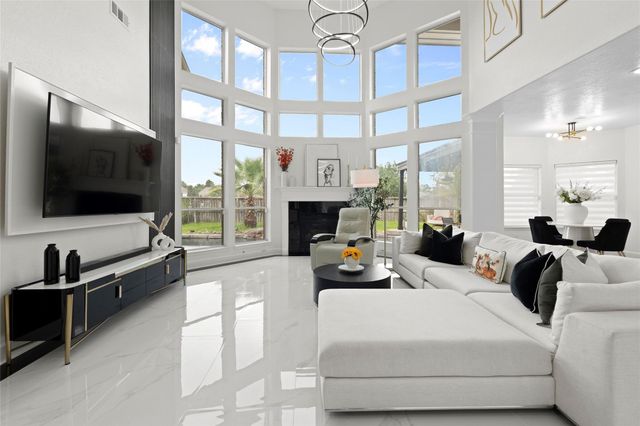 17326 Chestnut Bluff Dr, Houston, TX 77095