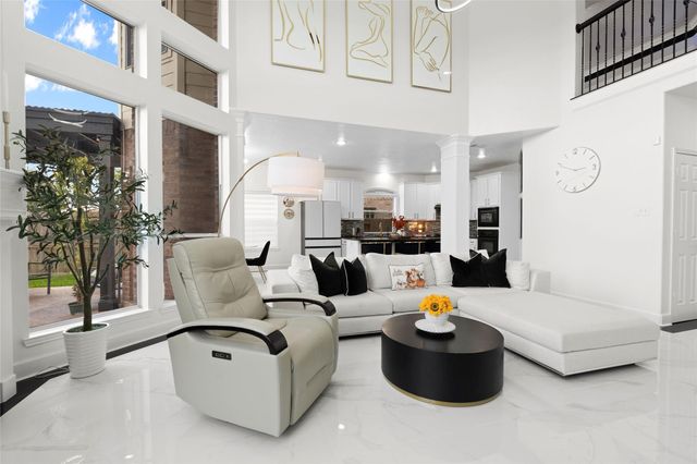 17326 Chestnut Bluff Dr, Houston, TX 77095