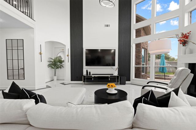 17326 Chestnut Bluff Dr, Houston, TX 77095