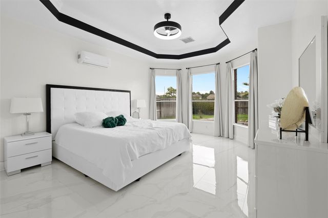 17326 Chestnut Bluff Dr, Houston, TX 77095