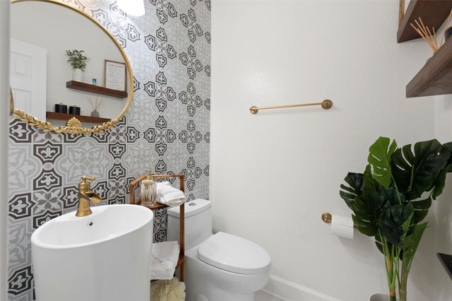 17326 Chestnut Bluff Dr, Houston, TX 77095