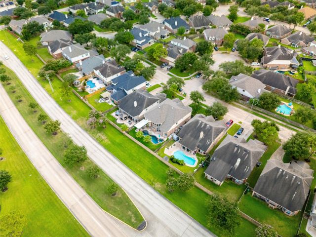 17326 Chestnut Bluff Dr, Houston, TX 77095