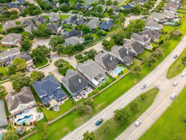 17326 Chestnut Bluff Dr, Houston, TX 77095