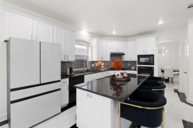 17326 Chestnut Bluff Dr, Houston, TX 77095