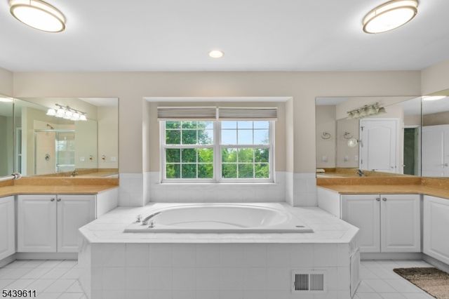 3 Culture Ct, West Amwell Twp., NJ 08530