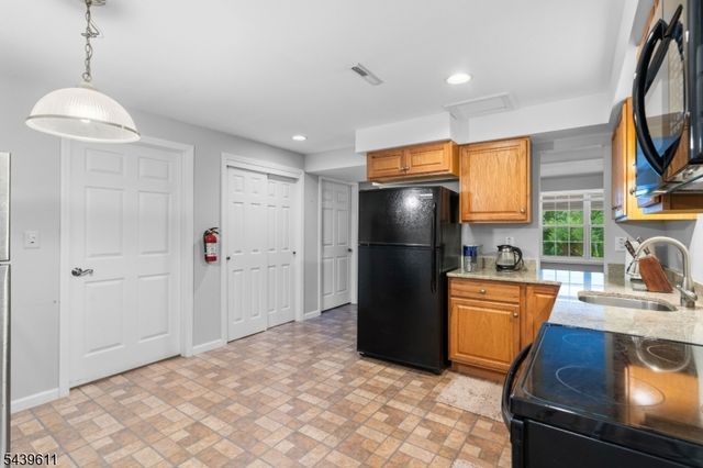 3 Culture Ct, West Amwell Twp., NJ 08530