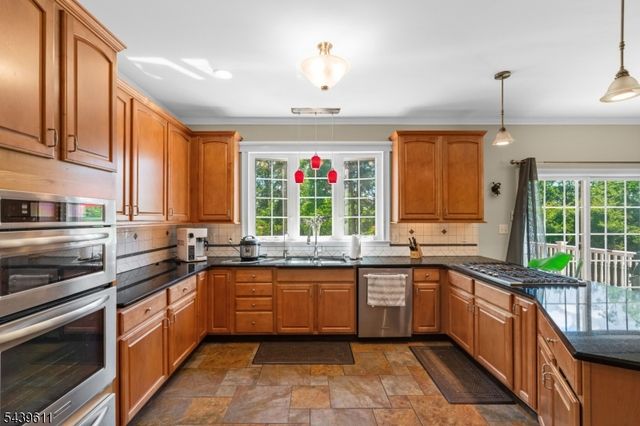3 Culture Ct, West Amwell Twp., NJ 08530