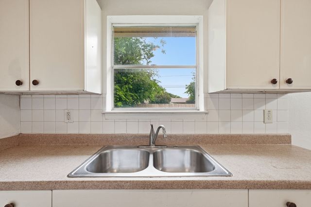 1511 E Tucker Boulevard, Arlington, TX 76010