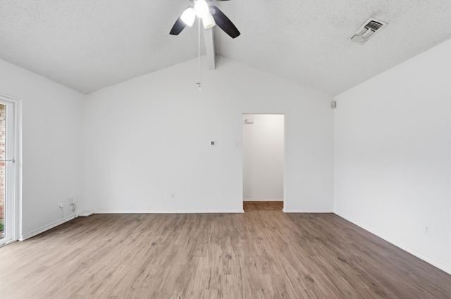 1511 E Tucker Boulevard, Arlington, TX 76010