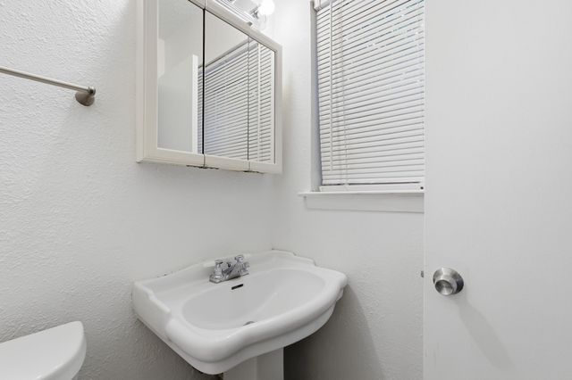 1511 E Tucker Boulevard, Arlington, TX 76010