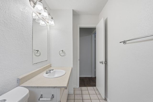 1511 E Tucker Boulevard, Arlington, TX 76010