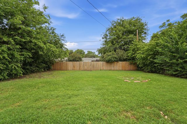 1511 E Tucker Boulevard, Arlington, TX 76010
