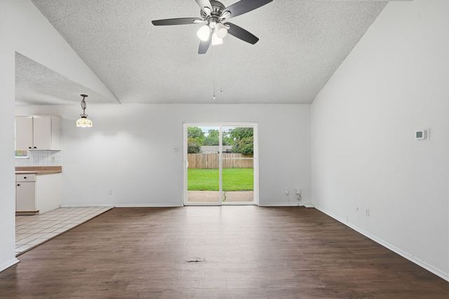 1511 E Tucker Boulevard, Arlington, TX 76010