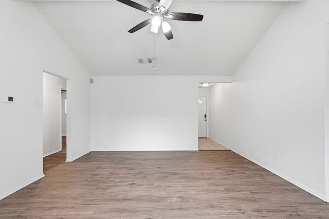 1511 E Tucker Boulevard, Arlington, TX 76010