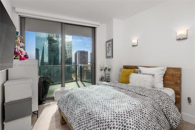 1300 S Miami Ave 1405, Miami, FL 33130