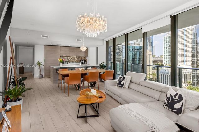 1300 S Miami Ave 1405, Miami, FL 33130