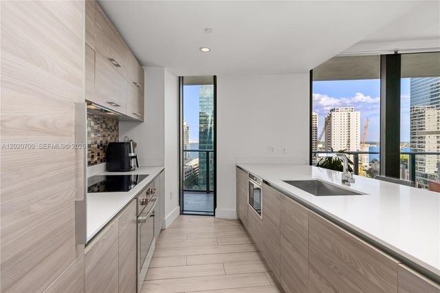 1300 S Miami Ave 1405, Miami, FL 33130