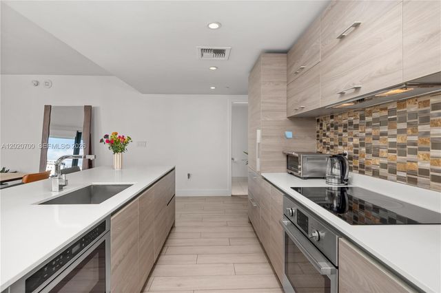 1300 S Miami Ave 1405, Miami, FL 33130