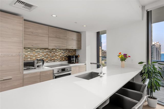 1300 S Miami Ave 1405, Miami, FL 33130