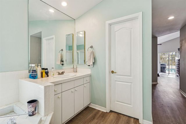 16711 LONGLEAT DRIVE, Lutz, FL 33549