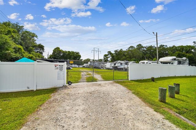 16711 LONGLEAT DRIVE, Lutz, FL 33549